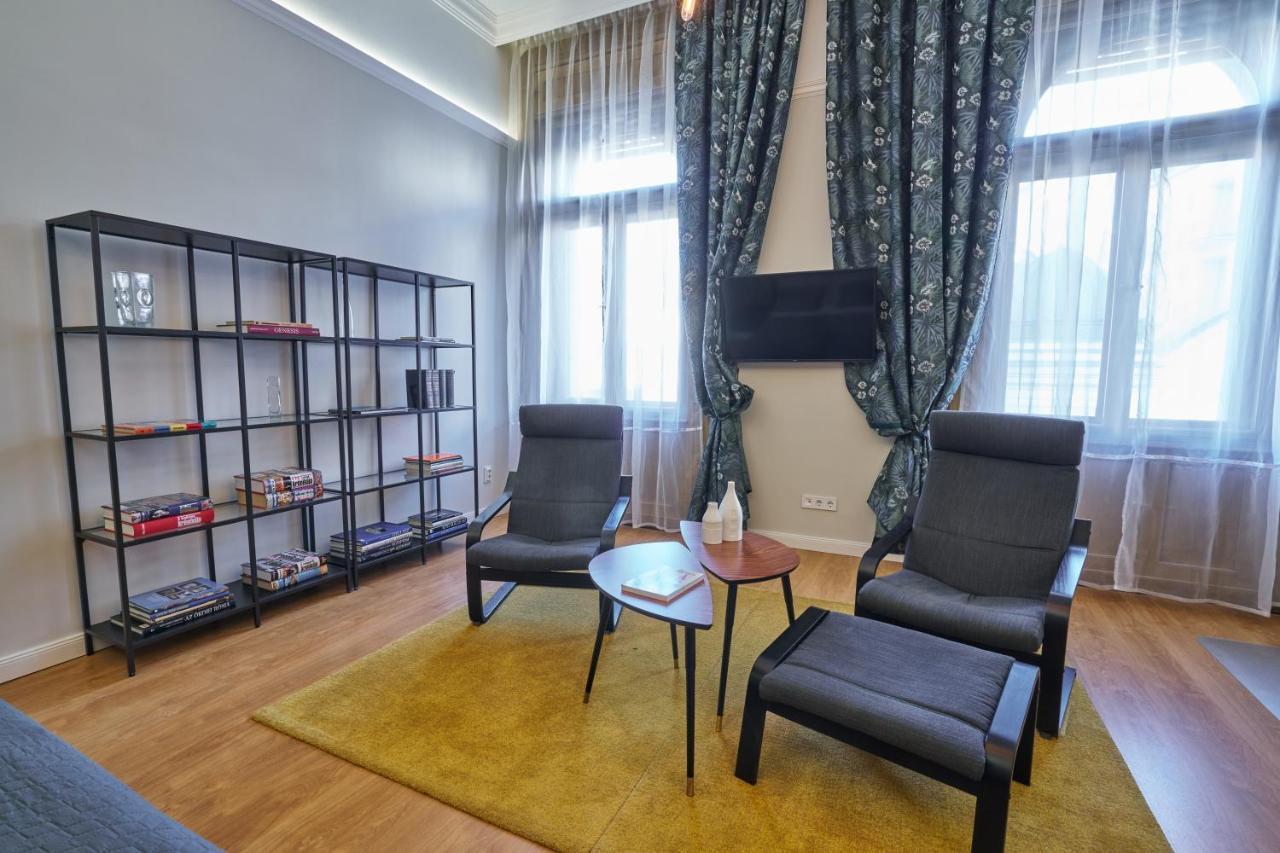 Nanirol Apartment At Gellert Bath Boedapest Buitenkant foto