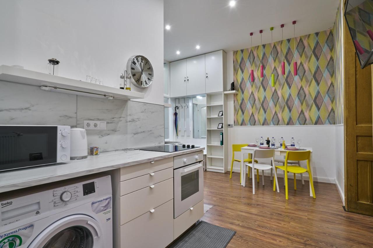 Nanirol Apartment At Gellert Bath Boedapest Buitenkant foto