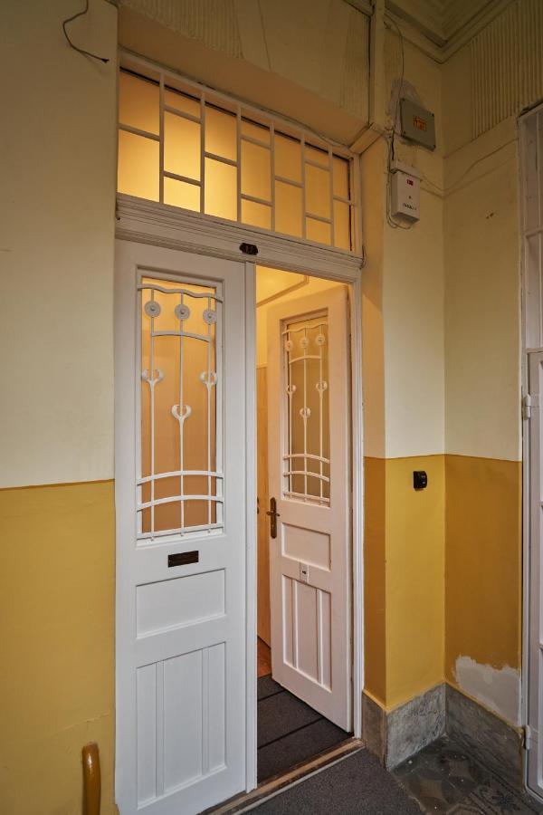 Nanirol Apartment At Gellert Bath Boedapest Buitenkant foto