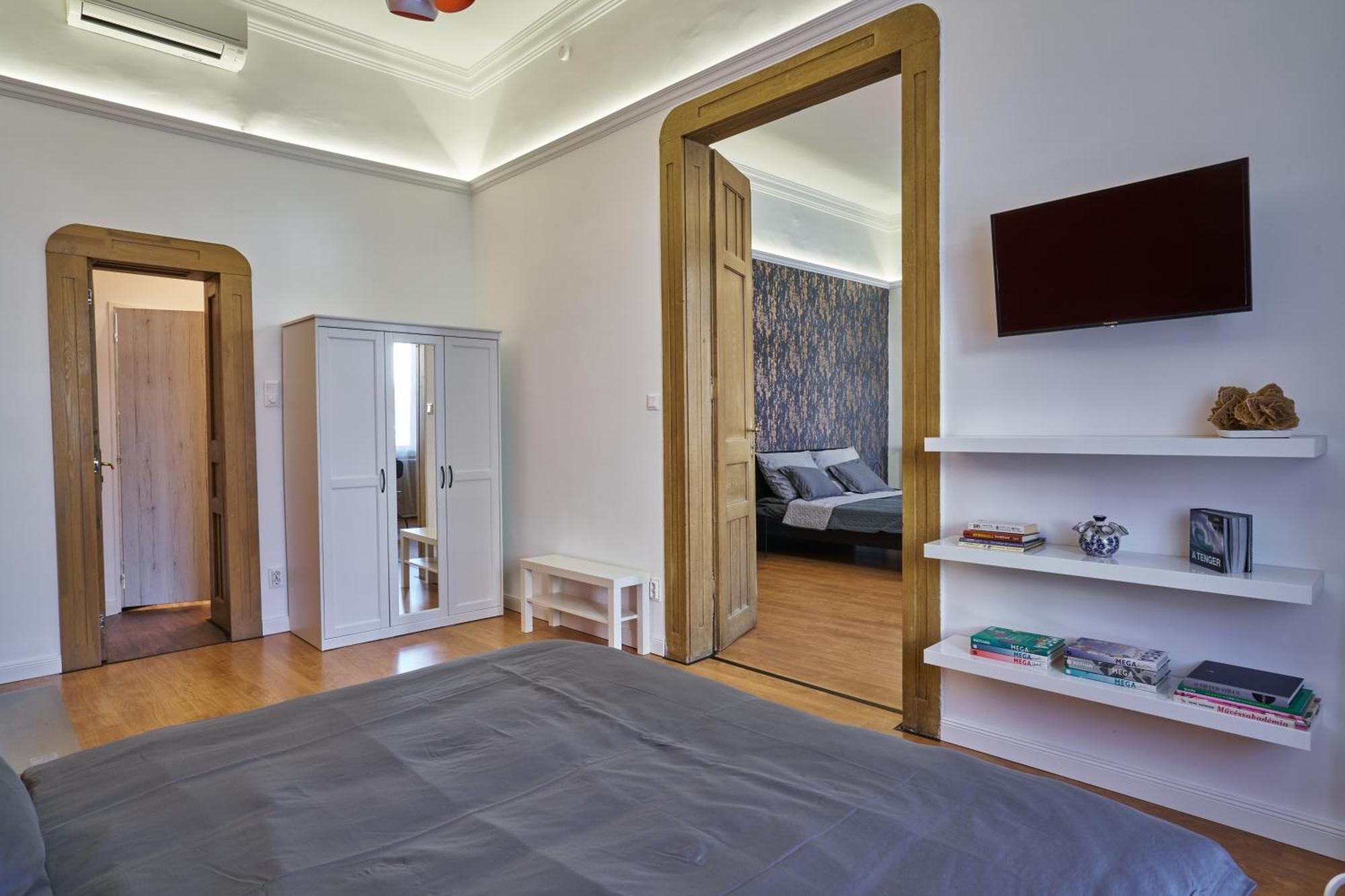 Nanirol Apartment At Gellert Bath Boedapest Buitenkant foto