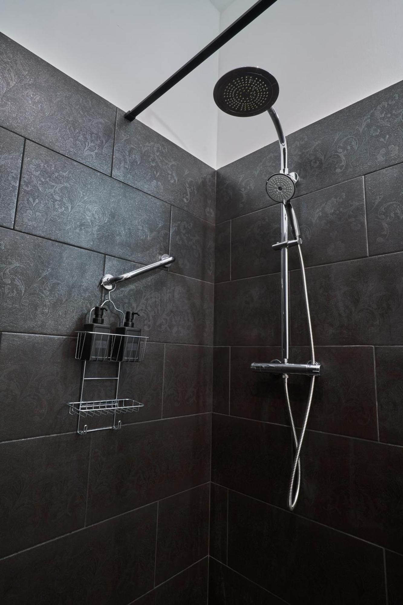 Nanirol Apartment At Gellert Bath Boedapest Buitenkant foto